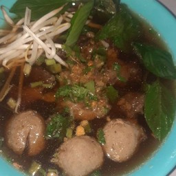 ก๋วยเตี๋ยวน้ำใส เนื้อ ลูกชิ้นเอ็นเนื้อ