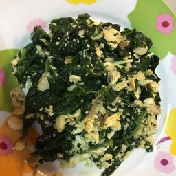 ผัดผักโขม ใส่ไข่