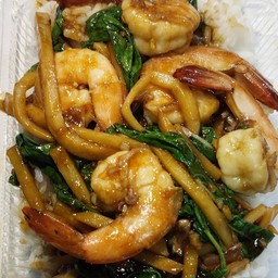 ข้าวราดกะเพรากุ้ง+หน่อไม้