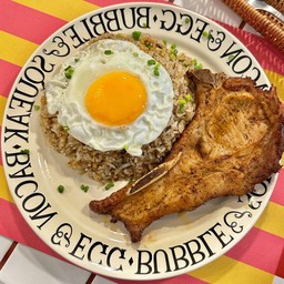 ข้าวผัดกระเทียมหมูพอร์คชอป (ไม่รวมไข่ดาว)