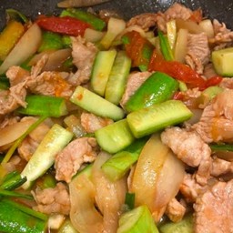ผัดเปรี้ยวหวานราดข้าว
