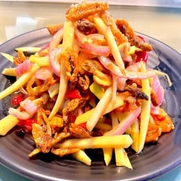 ตำมะม่วงปลาร้าปลากรอบ