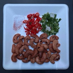 เม็ดมะม่วงหินมพานต์(ยำเอง) | Cashew Nuts W/Side Condiments