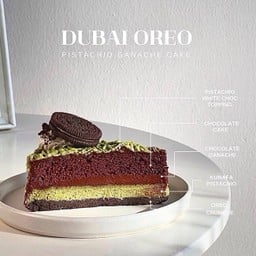 Dubai Oreo Pistachio Ganache Cake
