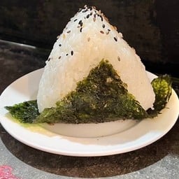 ข้าวปั้นสามเหลี่ยมโอนิกิริ