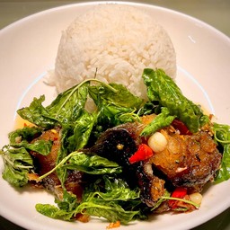 กะเพราปลาดุก ราดข้าว