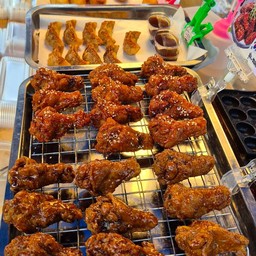 เช็ต อิ่มยกบ้าน ทาโกะยากิ 10+1ลูก  ไก่เกาหลี 8ชิ้น