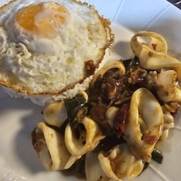 ข้าวกะเพราหมึก