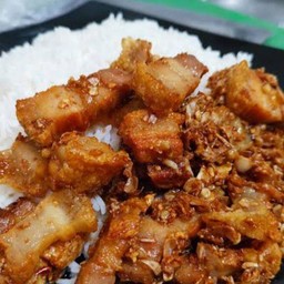 หมูกรอบทอดกระเทียม