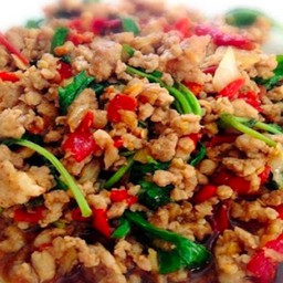 ผัดกะเพรา  ราดข้าว