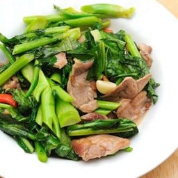ผัดคะน้า ราดข้าว