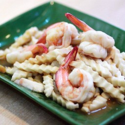 กุ้งผัดยอดมะพร้าวน้ำมันหอย