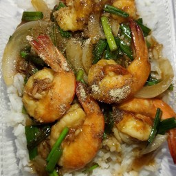 ข้าวราดกุ้งผัดน้ำมันหอย