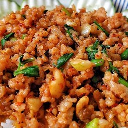 ผัดพริกป่น ราดข้าว (เลือกเนื้อสัตว์ด้านใน)