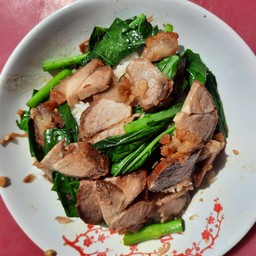 คะน้าหมูกรอบราดข้าว