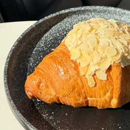 ครัวซองต์อัลมอน์