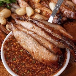 หมูย่างน้ำจิ้มแจ่ว