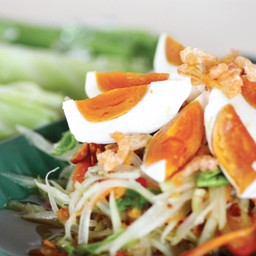 ส้มตำไทยไข่เค็ม