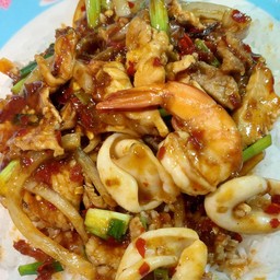 ข้าวราดผัดพริกเผารวมมิตร