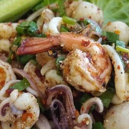 ลาบหมึกกุ้งสุก