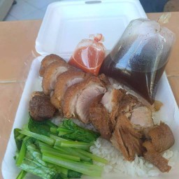 ยายศรีมีขาหมู