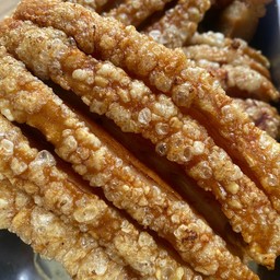 ข้าวผัดหมูกรอบ