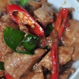 หมูผัดกะปิ ราดข้าว
