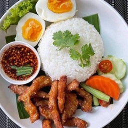 ข้าวหมูทอด จิ้มเเจ่ว