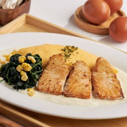 ไข่ลาวาหน้ากุ้ง เห็ดและ ผักโขมราดครีมซอส