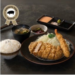 ชุดรวมคุโรบุตะทงคัตสึ และเอบิคัตสึ พร้อมน้ำจิ้มสามอย่าง ซุปมิโสะ สลัด และเครื่องเคียง( ปกติ 373.-)