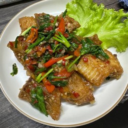 ผัดขึ้นฉ่ายปลา