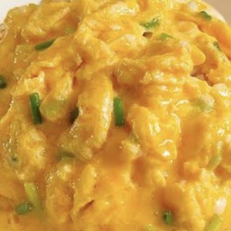 (4)ข้าวไข่ข้น 炼蛋饭