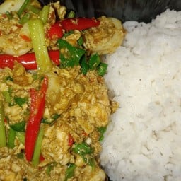 ข้าวผัดผงกะหรี่ทะเล