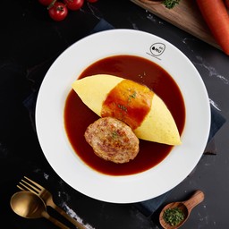 (เนื้อ) ข้าวห่อไข่หน้าเบอร์เกอร์ราดซอสเดมิกลาส