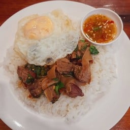 บ้านป้าหนู เนื้อตุ๋น หมูตุ๋น สี่แยกไฟแดงอุทยานหินเขางู