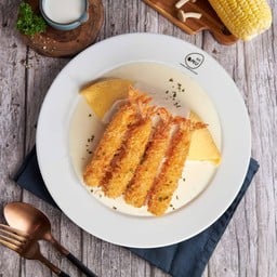 ข้าวห่อไข่หน้ากุ้งทอดราดครีมซอส