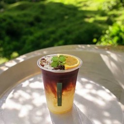 ท่ากาแฟส้มยูซุ (Americano Yuzu) – 16 oz