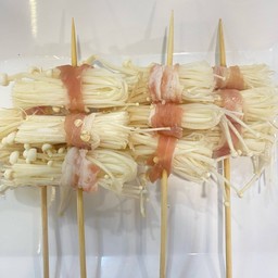 เบคอนพันเห็ดเข็มทอง