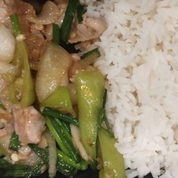 ข้าวผัดพริกหยวกหมู
