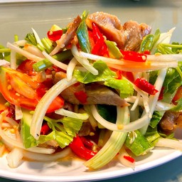 ยำคอหมูย่าง Spicy Grilled Pork Jowl Salad