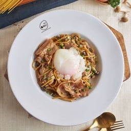 สปาเก็ตตี้หมูและเห็ดซอสโชยุบัตเตอร์