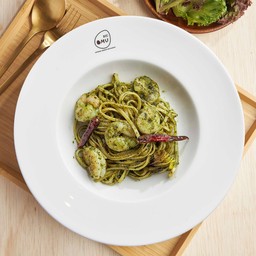 ลิงกวีนีกุ้งซอสเพสโตงาขาว