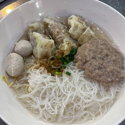 เส้นหมี่ขาวเกี้ยวหมูเด้งน้ำใส