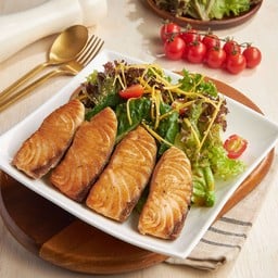 สลัดแซลม่อนย่าง