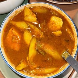 แกงส้มใต้เนื้อปลากระพงต้นบอน(กับข้าว)