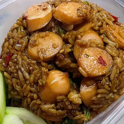 ข้าวคลุก กะเพรา ไส้กรอก+หมูสับ