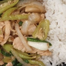 ข้าวผัดพริกหยวกไก่