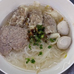 เส้นเล็กเกี้ยวหมูเด้งน้ำใส