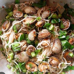 ยำขนมจีนหอยแครง