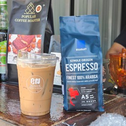 เอสเปรสโซ่เย็น ใช้ เมล็ดกาแฟ ดอยช้าง คัดเกรดพิเศษ A5 Bluekoff Arabica 100% Washed Process คั่วเข้ม (เมล็ดไม่ได้คละเกรด)